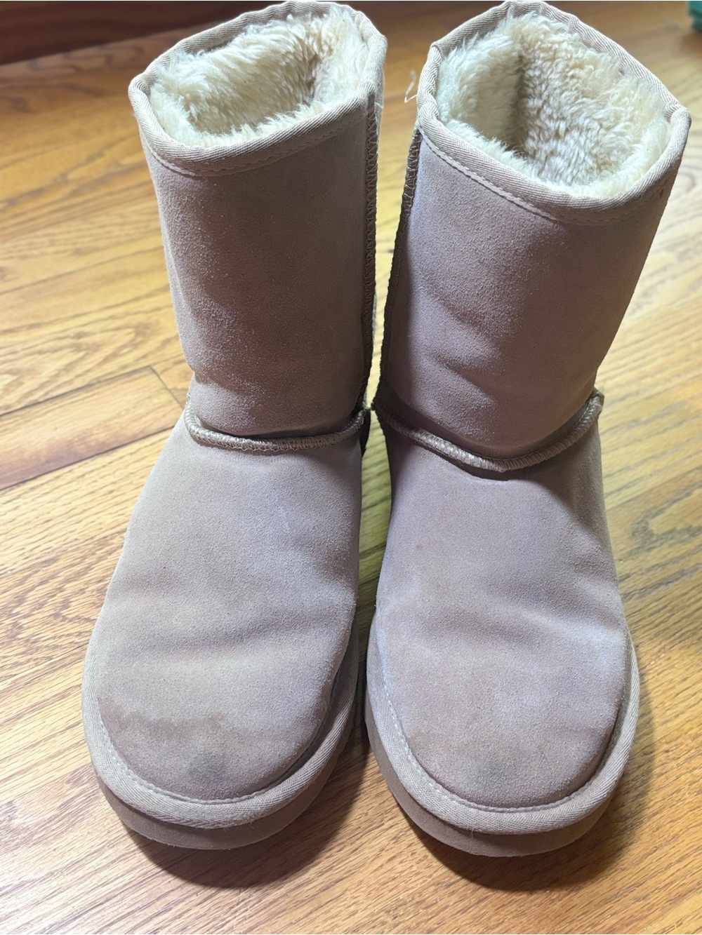 UGG Australia Classic Short Sheepskin Suede Boots Beige Women's Size 9
Listing